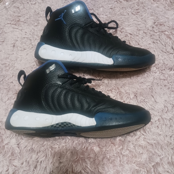 Jordán Jumpman # 907973-006 Size 7 Y Color" Black and Blue Used Good Condition - Picture 3 of 11